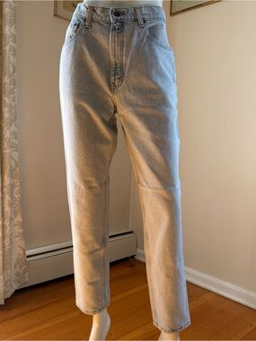 Levi's Women High-Rise Light Wash Jeans